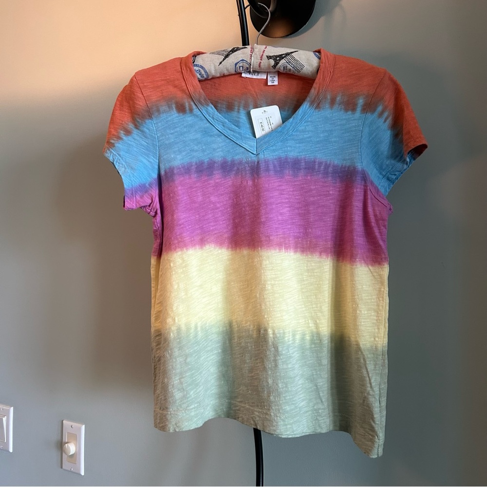 NWT WILT
BABY BABY NOVELTY STRIPE V-NECK HAND-PAINTED TEE